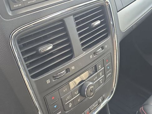 Used 2018 Dodge Grand Caravan GT image 22