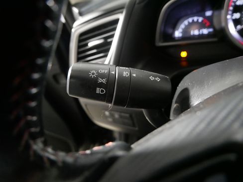 Used 2015 MAZDA MAZDA3 i Touring image 32