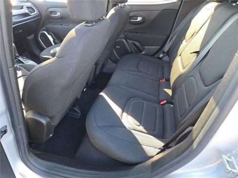 Used 2021 Jeep Renegade Latitude w/ Luxury Group I image 20