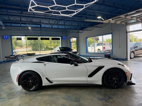 Used 2019 Chevrolet Corvette ZR1 RWD image 18