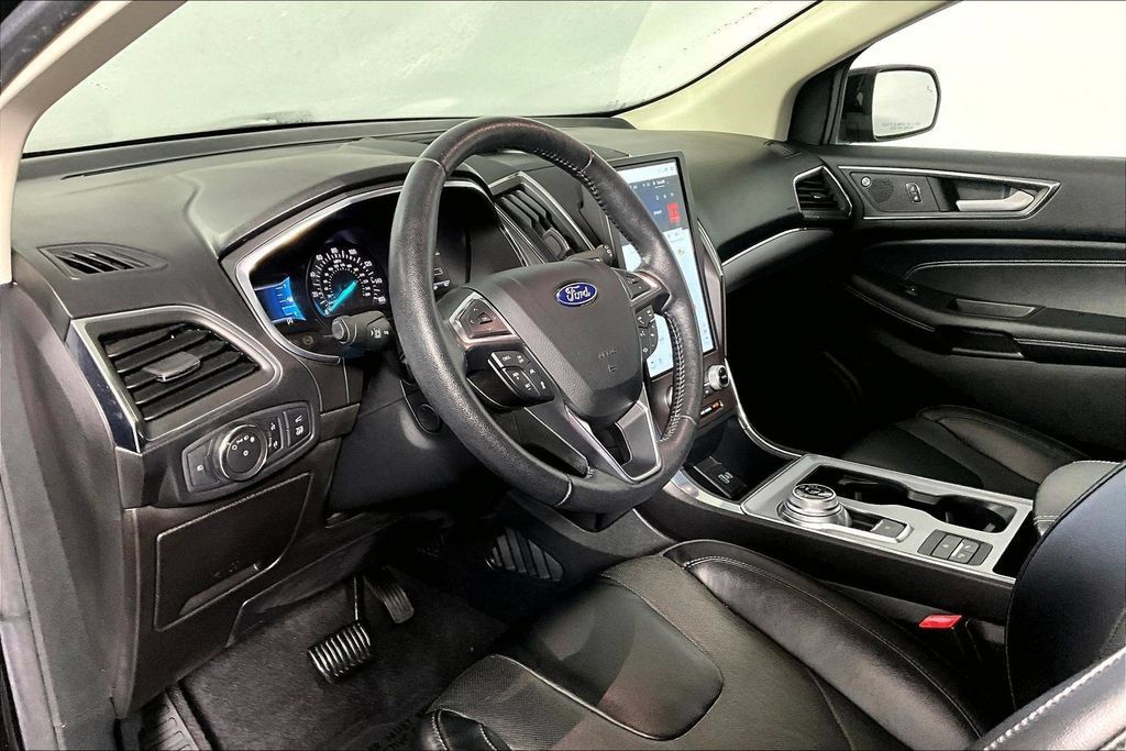 Used 2021 Ford Edge Titanium w/ Equipment Group 301A FWD image 13
