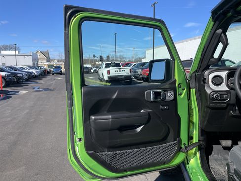 Certified 2025 Jeep Wrangler Willys image 18