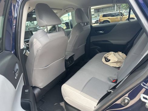 Used 2022 Toyota Venza LE AWD/4WD image 2