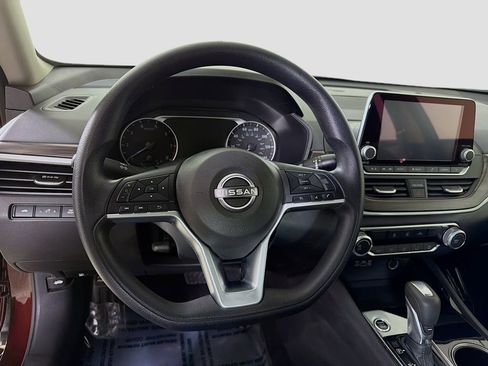 Used 2024 Nissan Altima 2.5 SV image 14