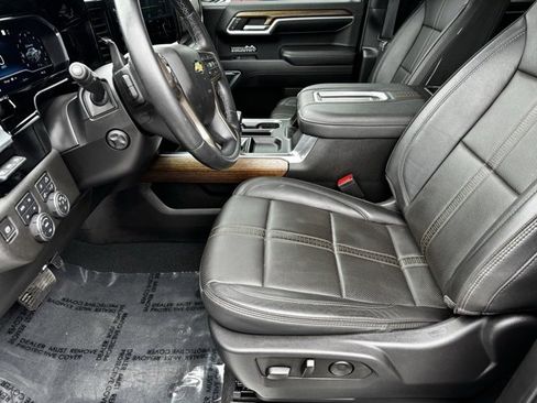 Certified 2022 Chevrolet Silverado 1500 High Country w/ Technology Package image 5