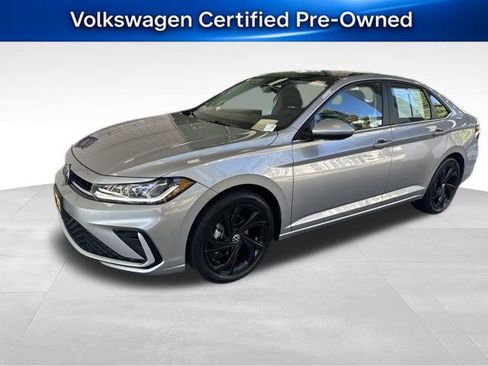 Used 2025 Volkswagen Jetta SE w/ Sunroof Package FWD image 1