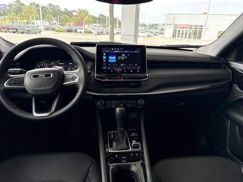 Used 2025 Jeep Compass Trailhawk image 26