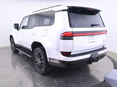 Used 2024 Lexus GX 550 w/ Accessory Package (Z1) AWD/4WD image 3