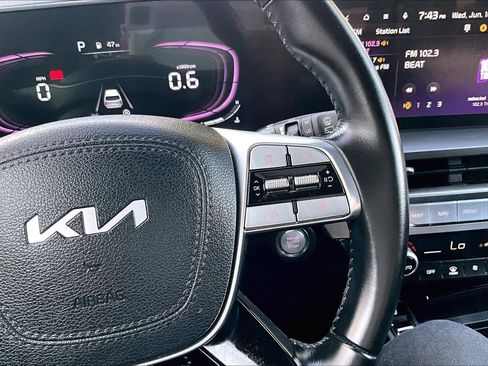 Used 2024 Kia Telluride S FWD image 24
