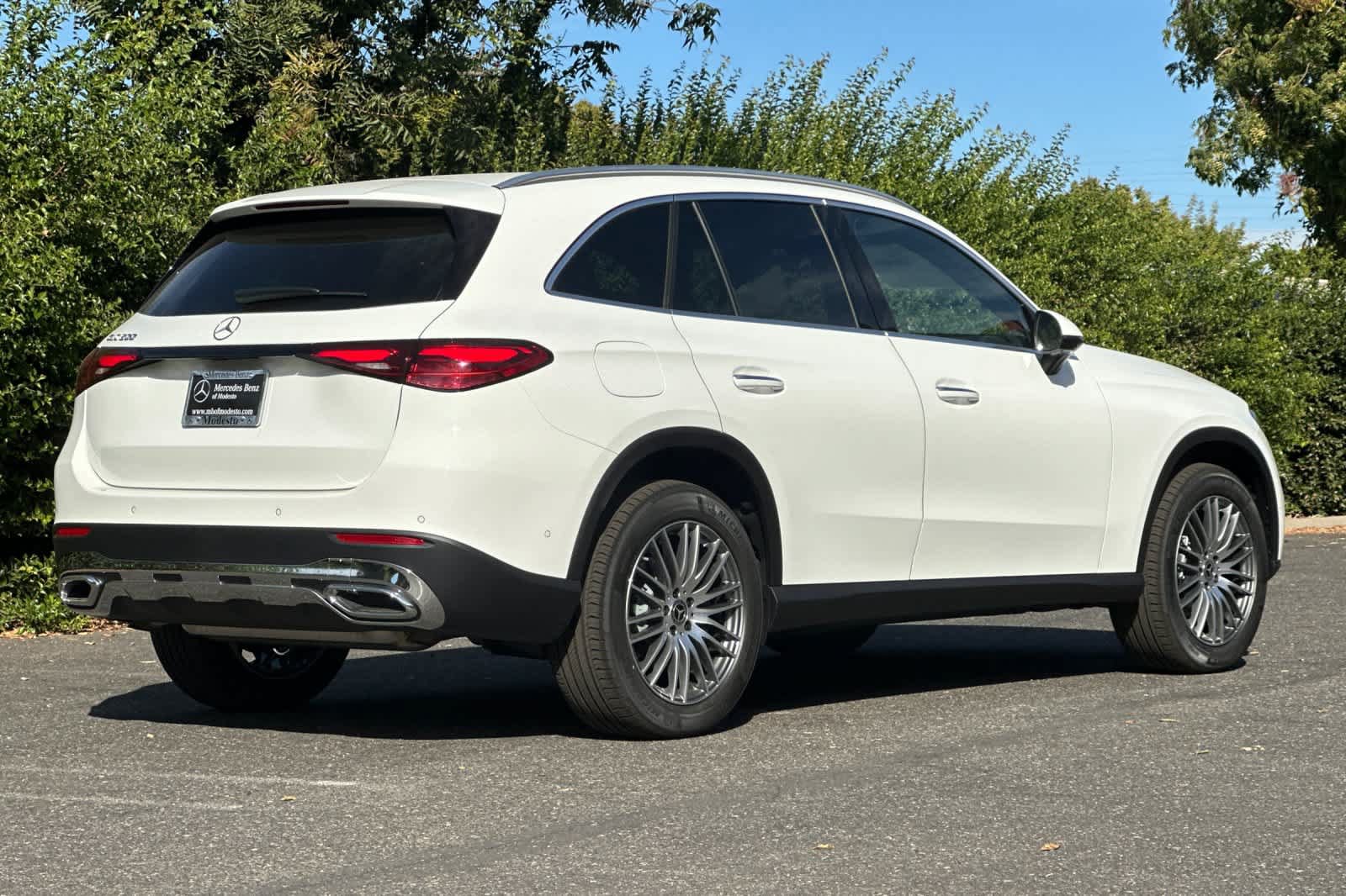 New 2027 Mercedes-Benz GLC 300 image 3