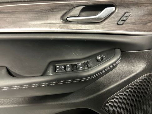 Used 2024 Jeep Grand Cherokee Limited image 14