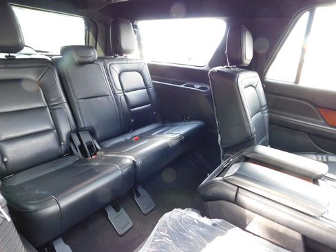 Used 2019 Lincoln Navigator L Reserve AWD/4WD image 6