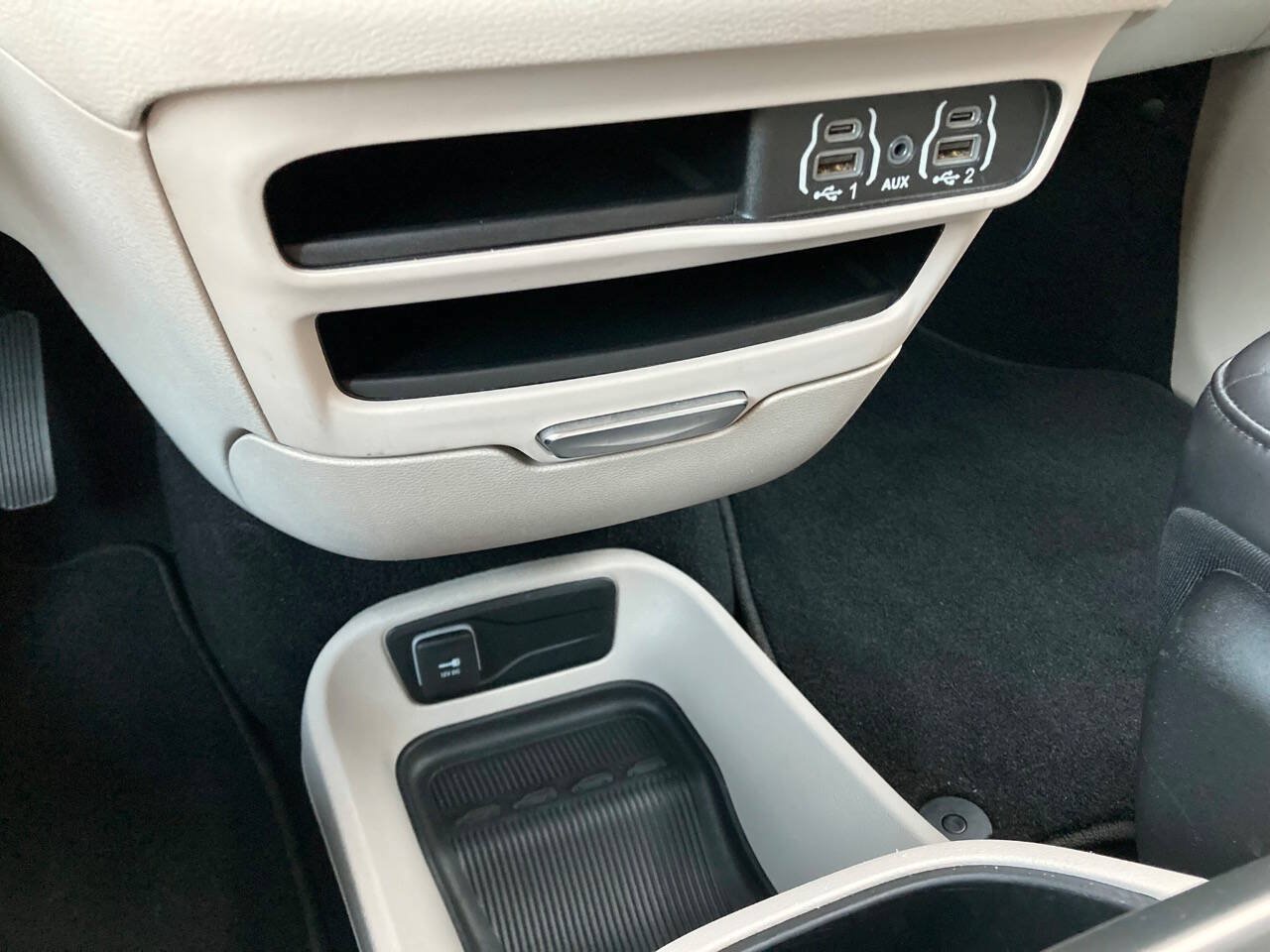 Used 2023 Chrysler Pacifica Touring-L FWD image 27