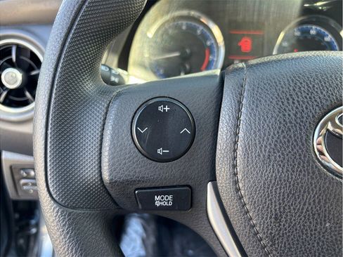 Used 2017 Toyota Corolla LE image 18