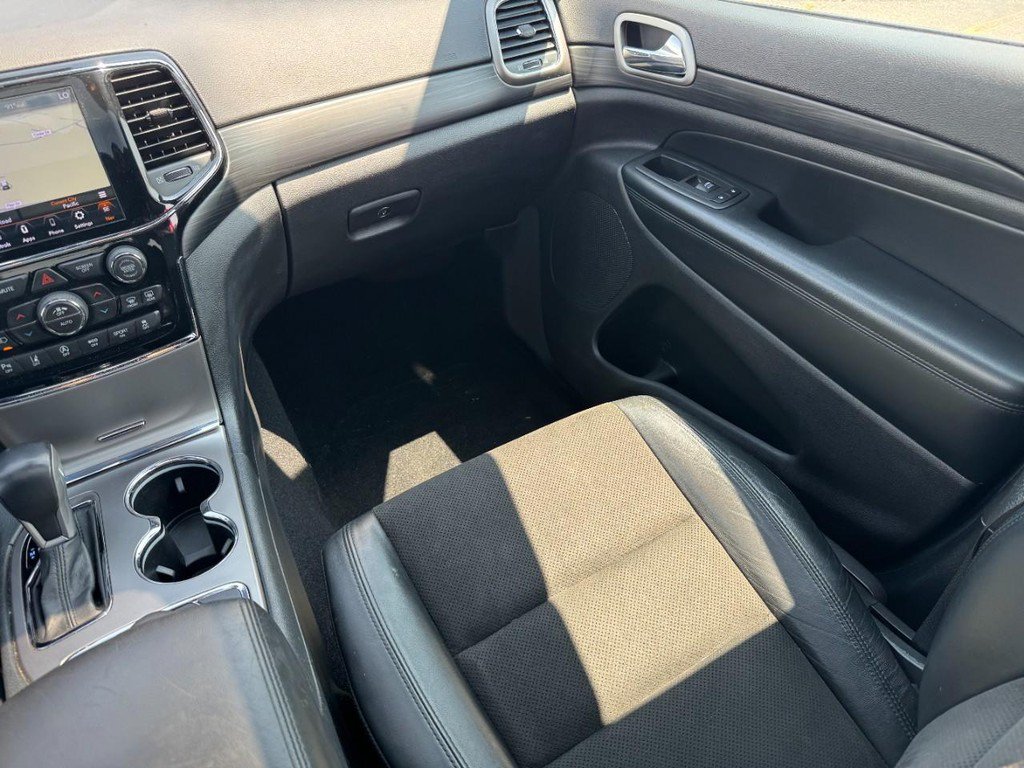 Used 2020 Jeep Grand Cherokee Altitude AWD/4WD image 16