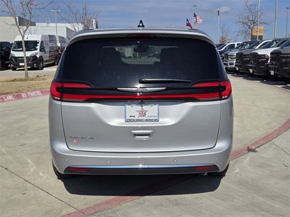 New 2026 Chrysler Pacifica Select