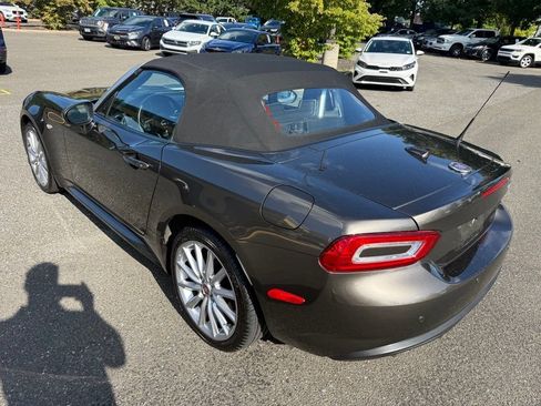 Used 2017 FIAT 124 Spider Lusso RWD image 5