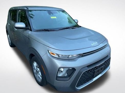 Used 2022 Kia Soul LX w/ Technology Package FWD image 1