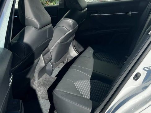 Used 2024 Toyota Camry SE image 9