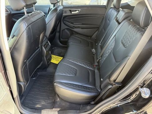 Used 2024 Ford Edge Titanium image 10
