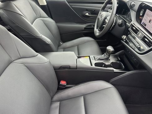 Used 2023 Lexus ES 300h w/ Premium Package image 15