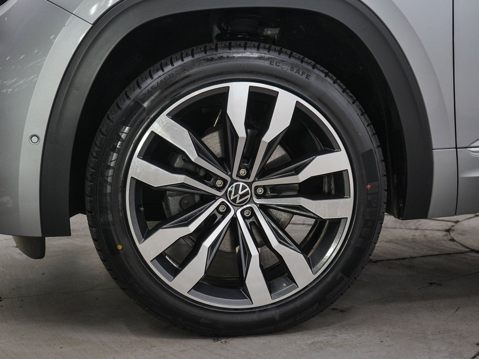 Used 2020 Volkswagen Atlas Cross Sport SEL Premium R-Line AWD/4WD image 31
