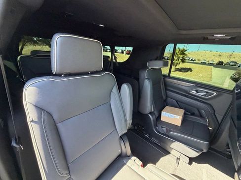 Used 2023 Chevrolet Suburban Premier AWD/4WD image 18