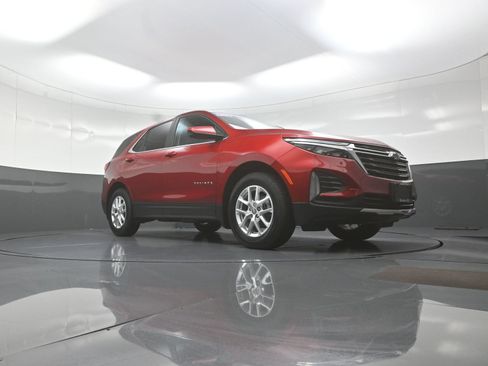 Used 2024 Chevrolet Equinox LT w/ LPO, Floor Liner Package AWD/4WD image 9
