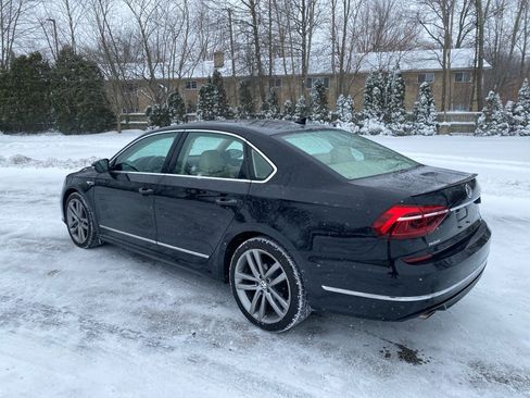 Used 2017 Volkswagen Passat 1.8T R-Line image 3