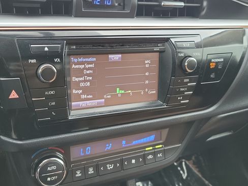 Used 2014 Toyota Corolla LE FWD image 27