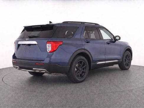 Used 2021 Ford Explorer XLT w/ Equipment Group 202A RWD image 4