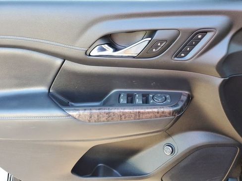 Used 2023 GMC Acadia Denali w/ Denali Ultimate Package FWD image 16
