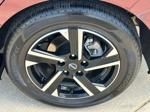 Used 2025 Nissan Sentra SV image 21