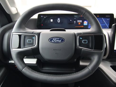 Used 2025 Ford Expedition Active image 20