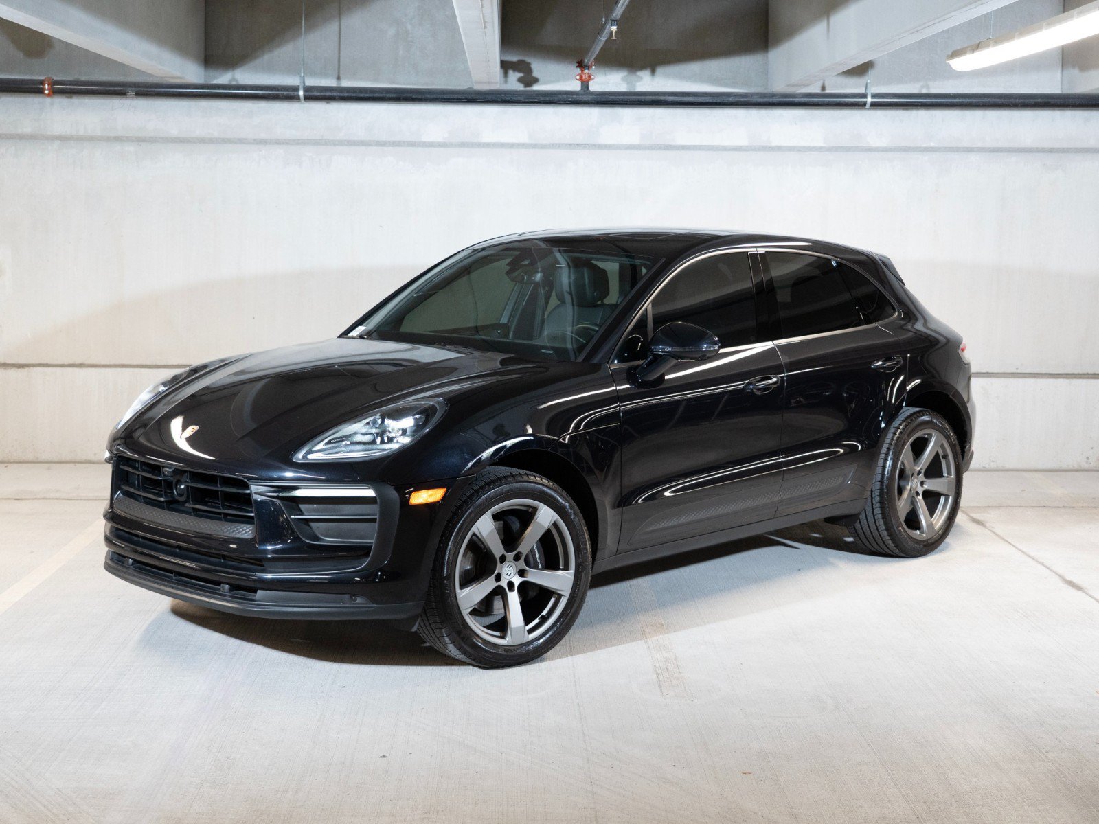 Certified 2023 Porsche Macan AWD/4WD image 1