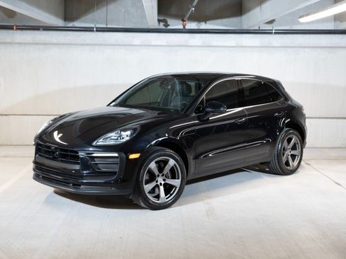 Certified 2023 Porsche Macan AWD/4WD image 1