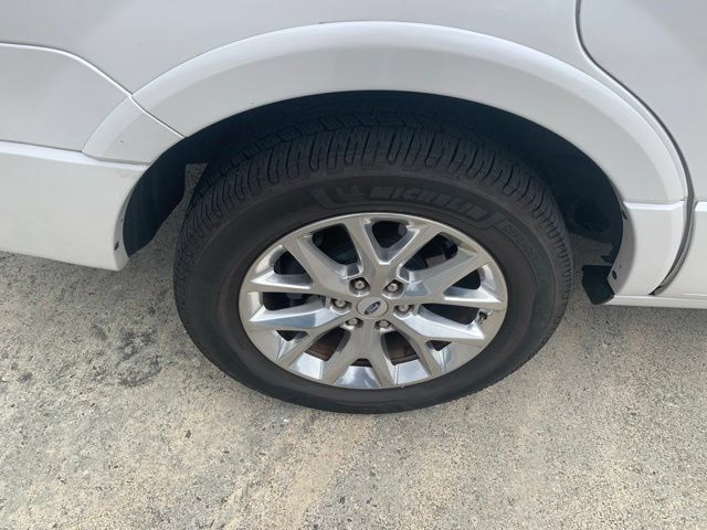 Used 2015 Ford Expedition Limited w/ Equipment Group 301A RWD image 5