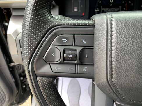 Used 2025 Toyota Tacoma SR5 AWD/4WD image 15