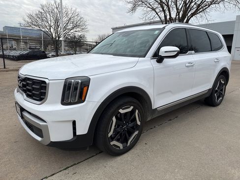 Used 2024 Kia Telluride S w/ S Sunroof Package image 2
