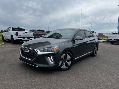Used 2022 Hyundai Ioniq SEL image 2