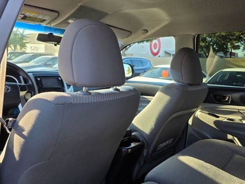 Used 2015 Toyota Tacoma PreRunner w/ SR5 Package RWD image 18