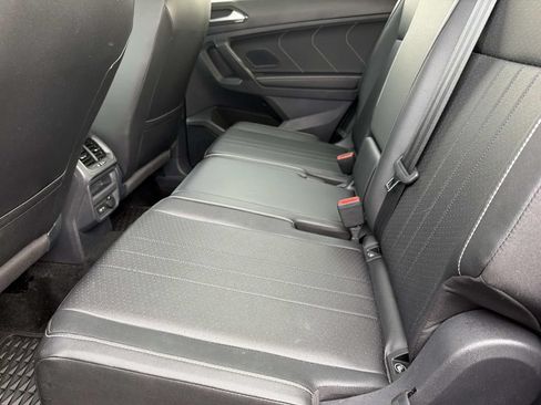 Used 2023 Volkswagen Tiguan SE w/ Panoramic Sunroof Package FWD image 18
