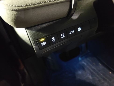 Used 2018 Toyota Camry XLE image 8