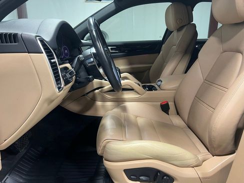 Used 2023 Porsche Cayenne image 20