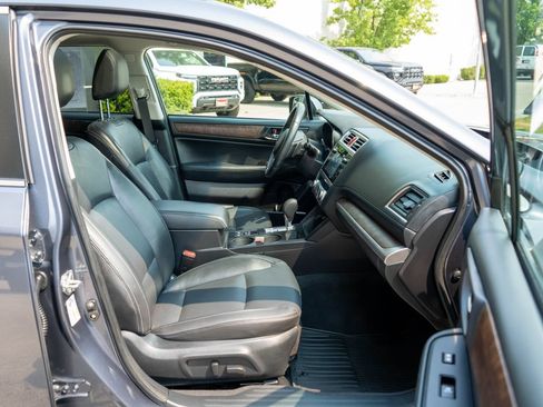 Used 2017 Subaru Outback 2.5i Limited AWD/4WD image 10
