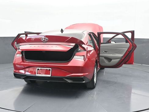 Used 2022 Hyundai Elantra SE w/ Cargo Package image 70