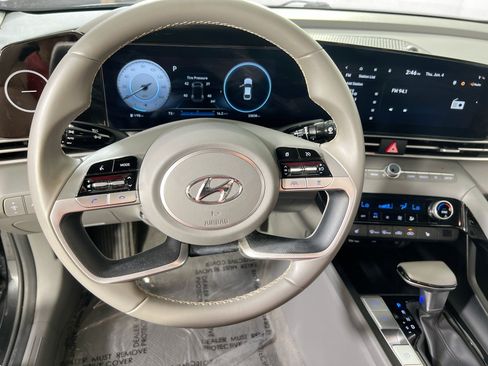 Used 2023 Hyundai Elantra SEL w/ Convenience Package FWD image 11