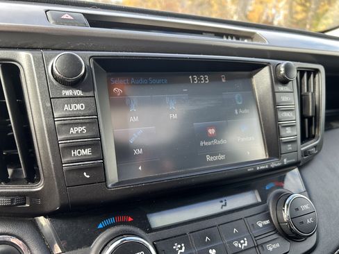 Used 2017 Toyota RAV4 Limited image 23