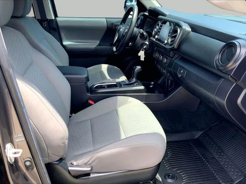 Used 2022 Toyota Tacoma SR w/ SR Convenience Package RWD image 9