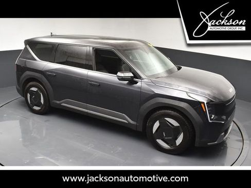 Used 2026 Kia EV9 Light RWD image 1